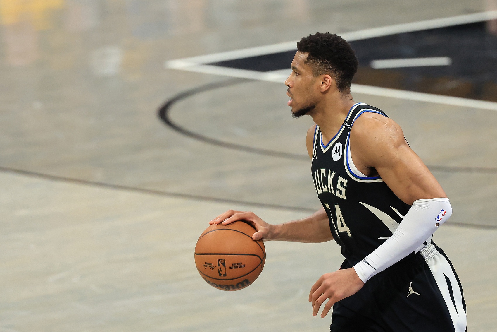 字母哥有望簽下NBA史上最大合同 4年2.9億續(xù)約雄鹿在即